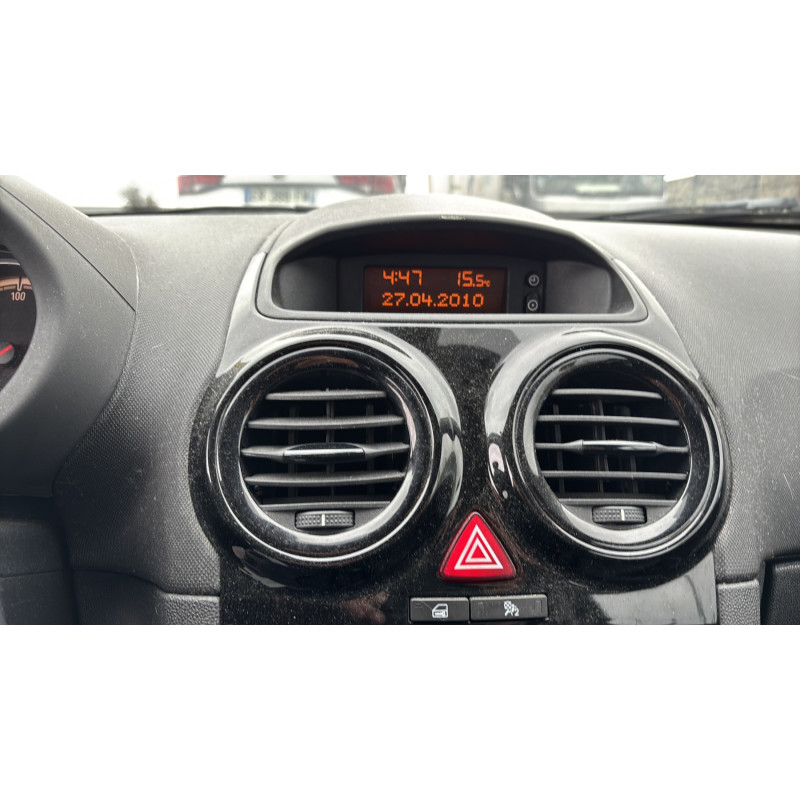 Feu arriere principal droit (feux) OPEL CORSA D Photo n°18