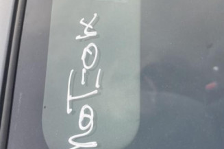 Interrupteur de leve vitre avant gauche TOYOTA YARIS 1