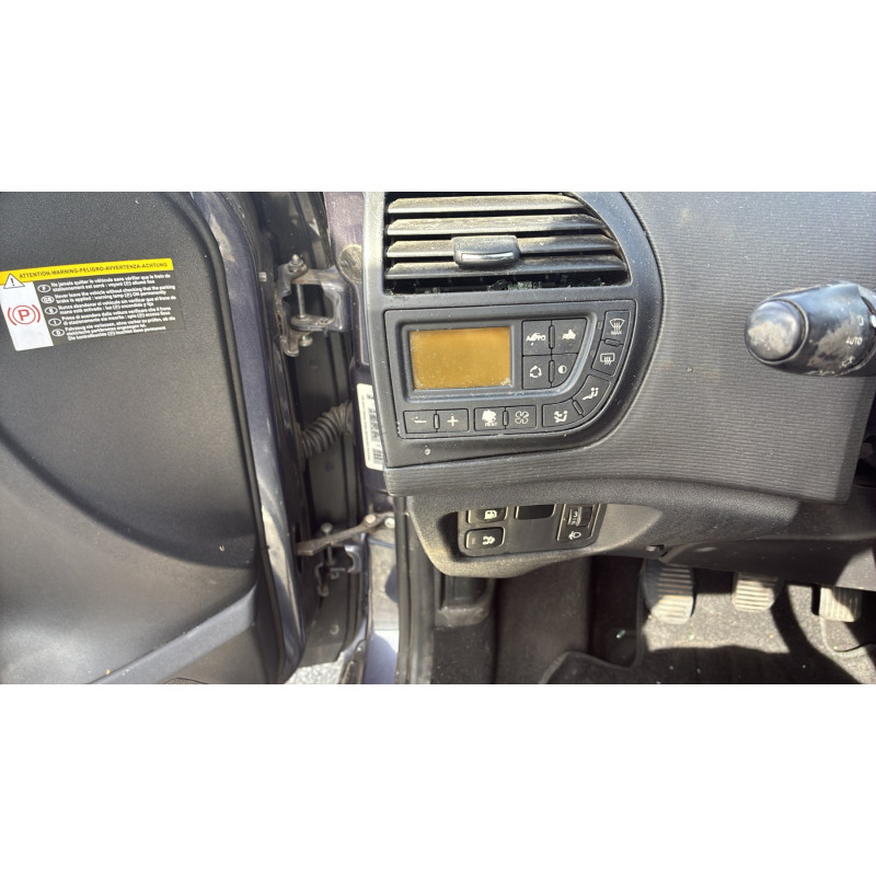 Anti brouillard arriere gauche CITROEN C4 PICASSO 1 Photo n°19