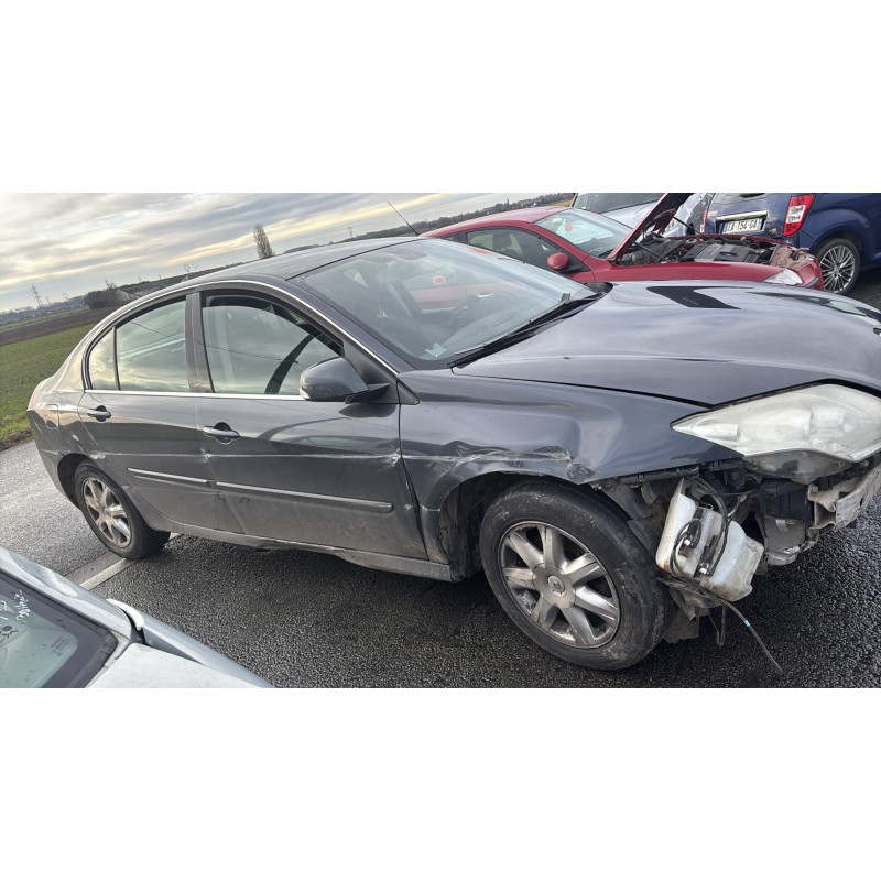 Feu arriere stop central RENAULT LAGUNA 3 Photo n°9