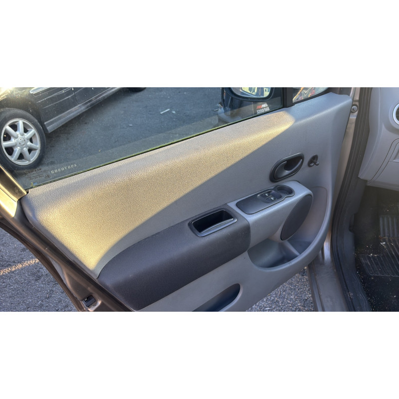 Feu arriere principal droit (feux) RENAULT MODUS Photo n°16
