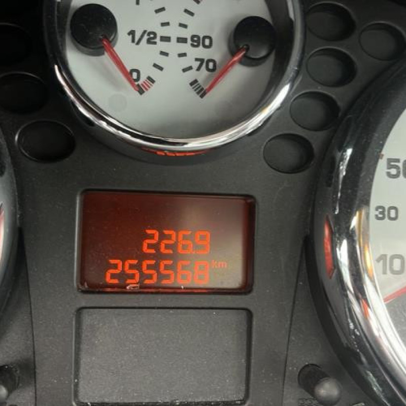 Pare boue avant gauche PEUGEOT 207 Photo n°5