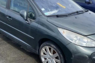 Pare boue avant gauche PEUGEOT 207