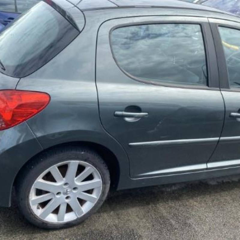 Pare boue avant gauche PEUGEOT 207 Photo n°13