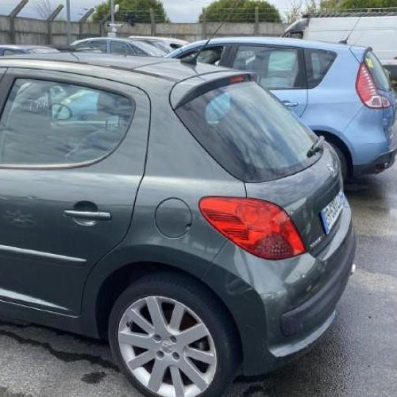 Pare boue avant gauche PEUGEOT 207 Photo n°17