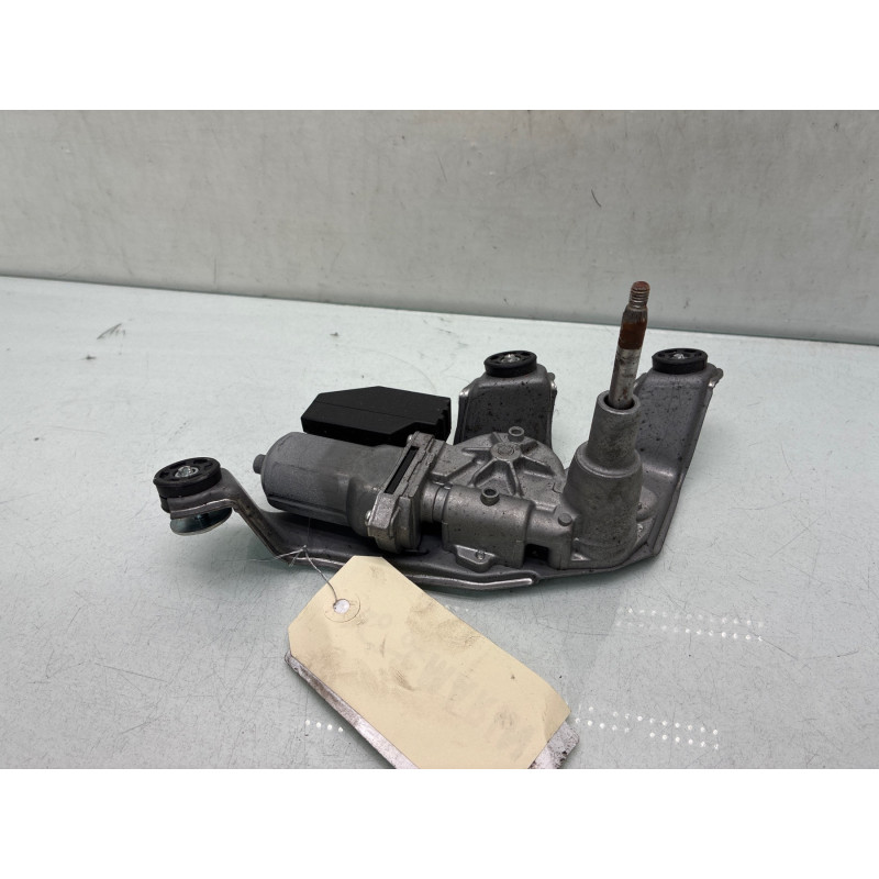 Moteur essuie glace arriere TOYOTA VERSO Photo n°4