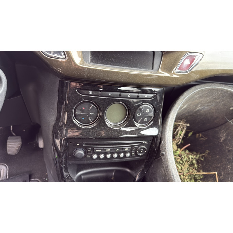 Custode avant gauche (porte) CITROEN C3 2 Photo n°15