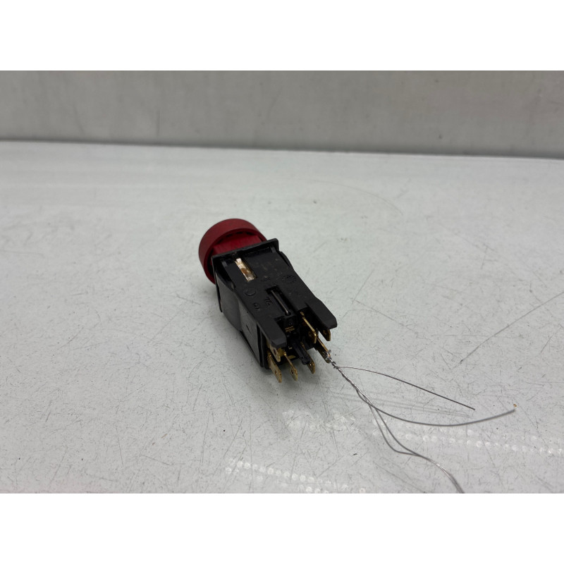 Bouton de warning PEUGEOT 106 Photo n°3