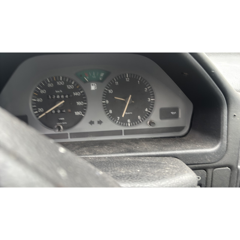 Bouton de warning PEUGEOT 106 Photo n°12