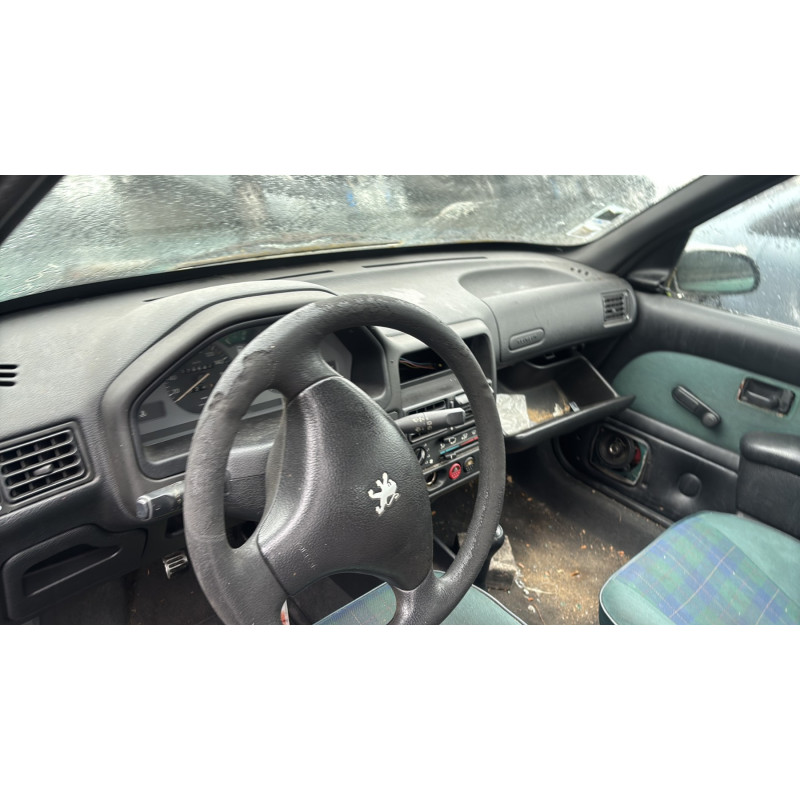 Bouton de warning PEUGEOT 106 Photo n°17