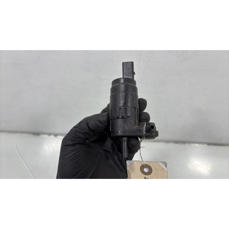 Pompe lave glace arriere VOLKSWAGEN TOURAN 3 Photo n°1