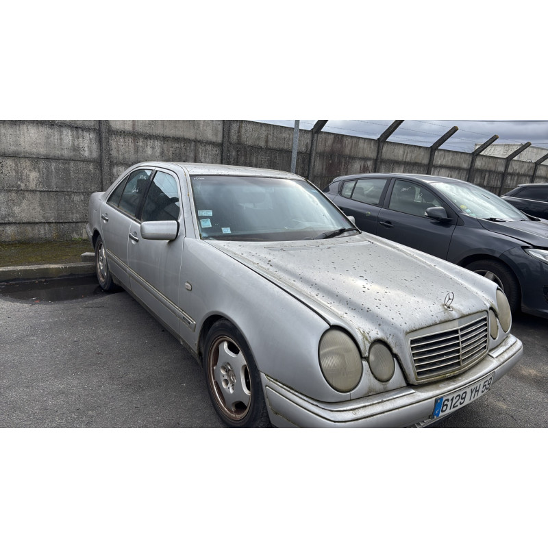 Retroviseur droit MERCEDES CLASSE E 210 Photo n°19