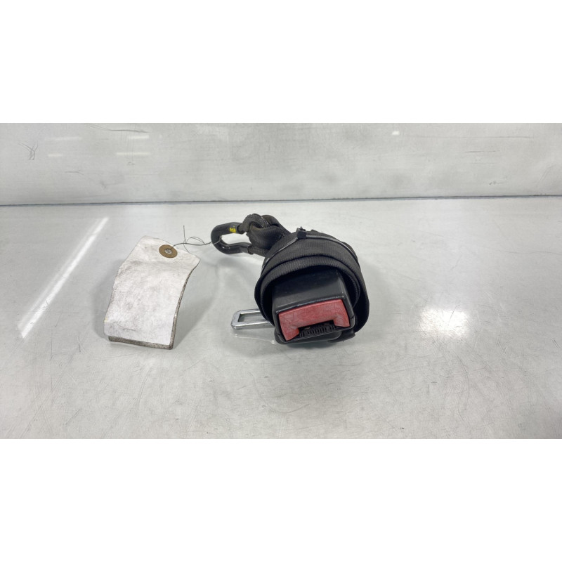 Attache ceinture arriere droit VOLKSWAGEN GOLF 4 Photo n°2