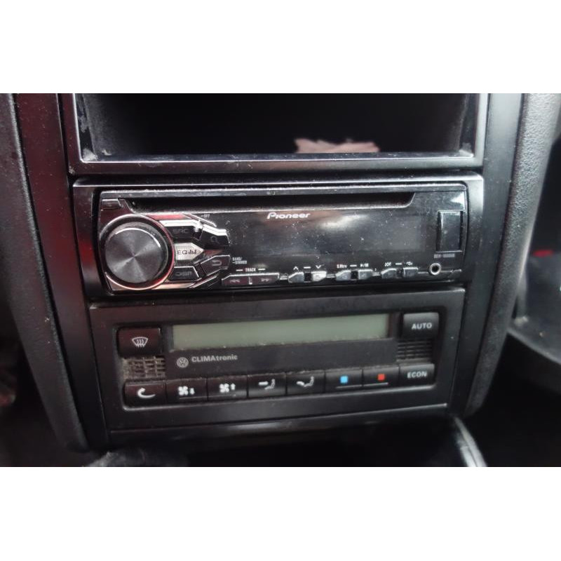Attache ceinture arriere droit VOLKSWAGEN GOLF 4 Photo n°9