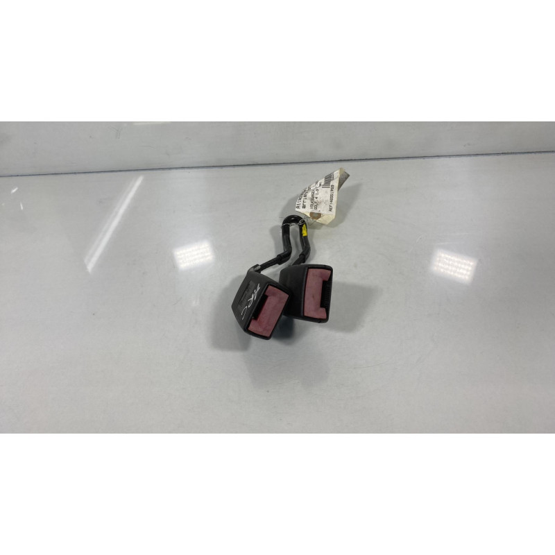 Attache ceinture arriere centrale VOLKSWAGEN GOLF 4 Photo n°1