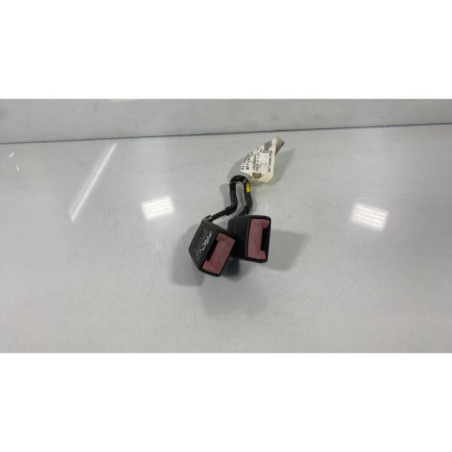 Attache ceinture arriere centrale VOLKSWAGEN GOLF 4 Photo n°1