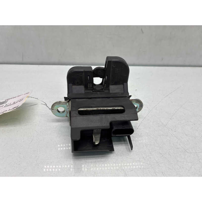 Serrure de hayon VOLKSWAGEN GOLF 5 Photo n°4