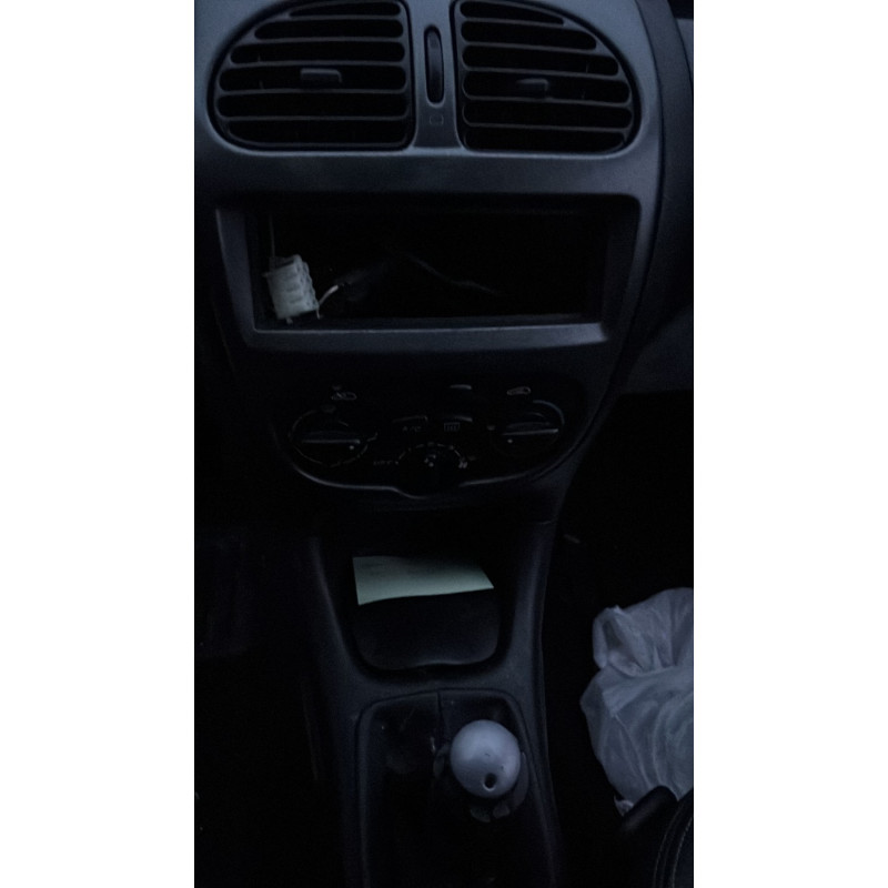Verin de coffre PEUGEOT 206 Photo n°13