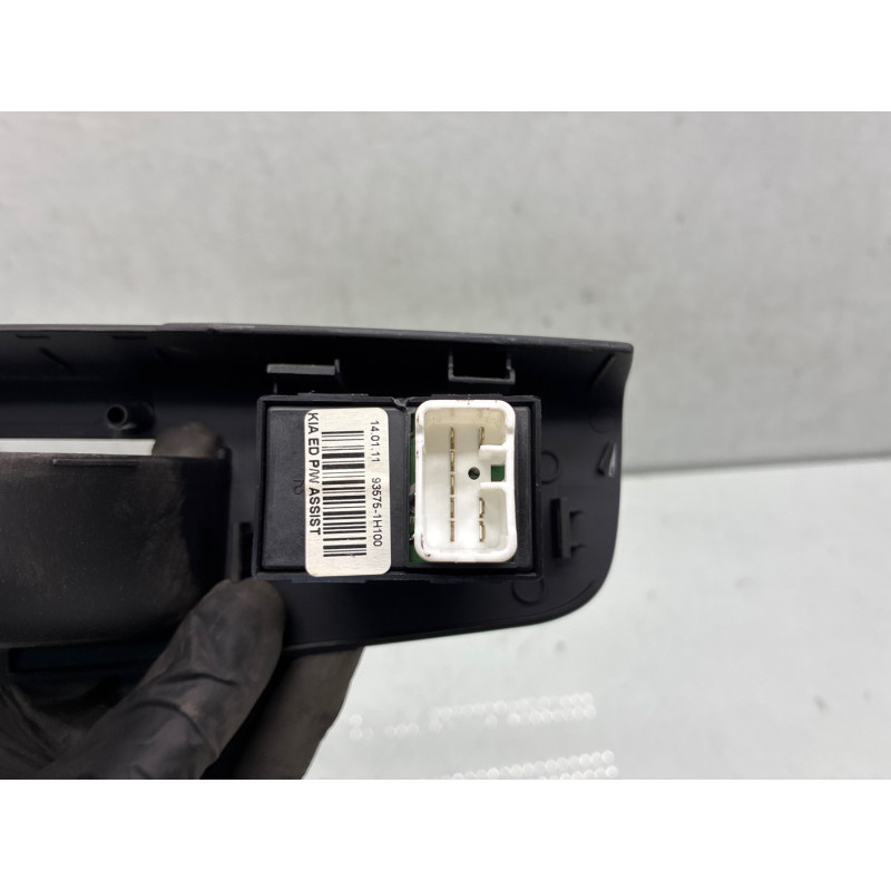 Interrupteur de leve vitre arriere gauche KIA CEE-D 1 Photo n°3