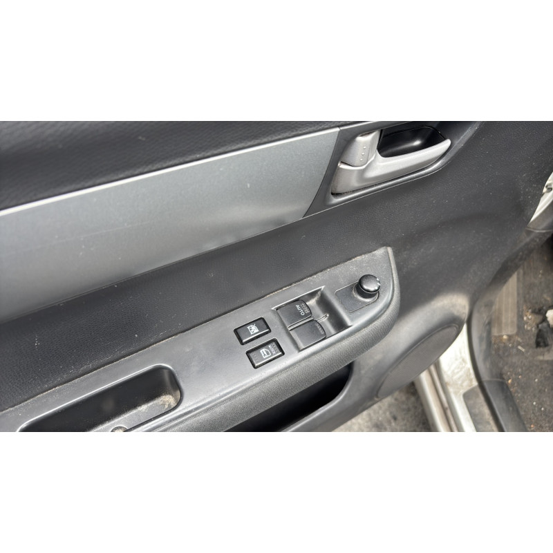 Interrupteur de leve vitre avant gauche SUZUKI SWIFT 3 Photo n°14