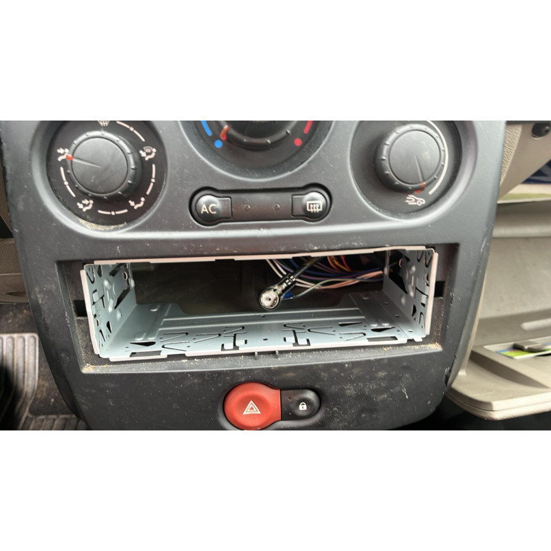Boitier UCH RENAULT CLIO 3 Photo n°6