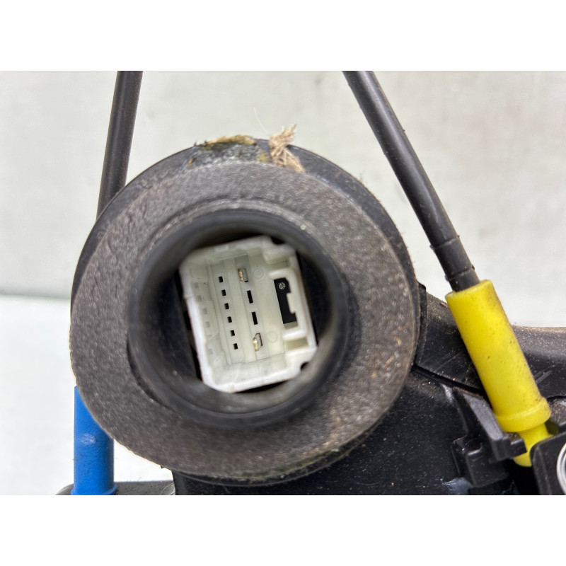 Serrure arriere droit TOYOTA COROLLA VERSO 2 Photo n°3