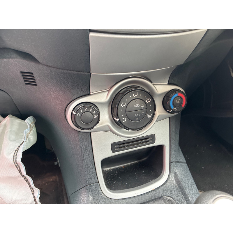 FORD FIESTA 6 PHASE 1 1.25i - 16V Photo n°21