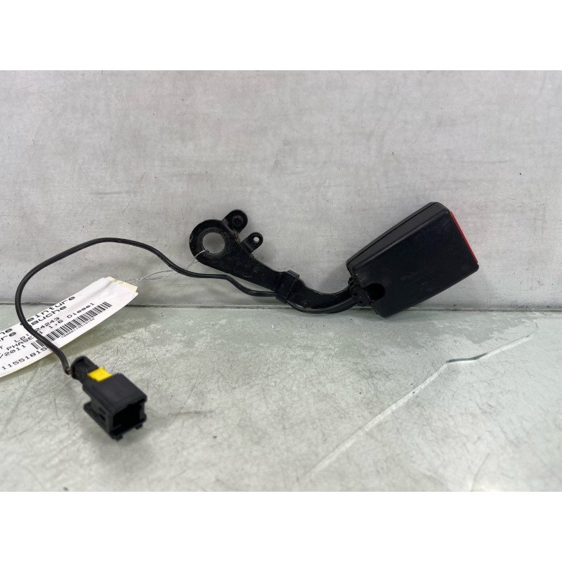 Attache ceinture arriere gauche PEUGEOT 5008 1 Photo n°1