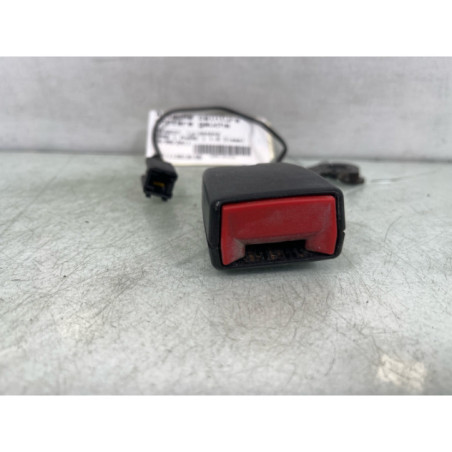 Attache ceinture arriere gauche PEUGEOT 5008 1