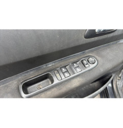 Attache ceinture arriere gauche PEUGEOT 5008 1