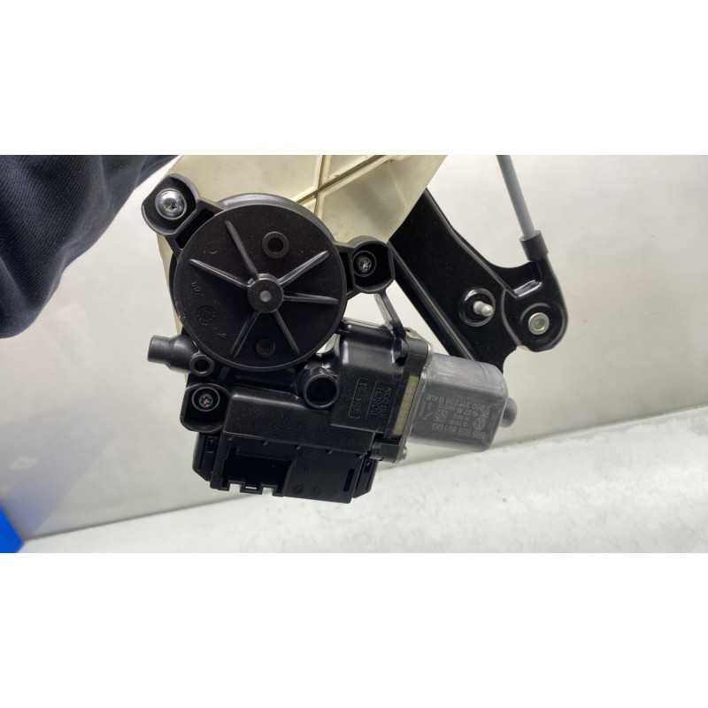 Leve vitre electrique avant gauche VOLKSWAGEN POLO 5 Photo n°4