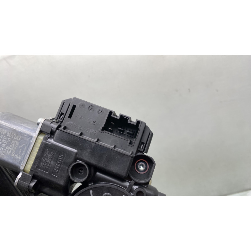 Leve vitre electrique avant gauche VOLKSWAGEN POLO 5 Photo n°6