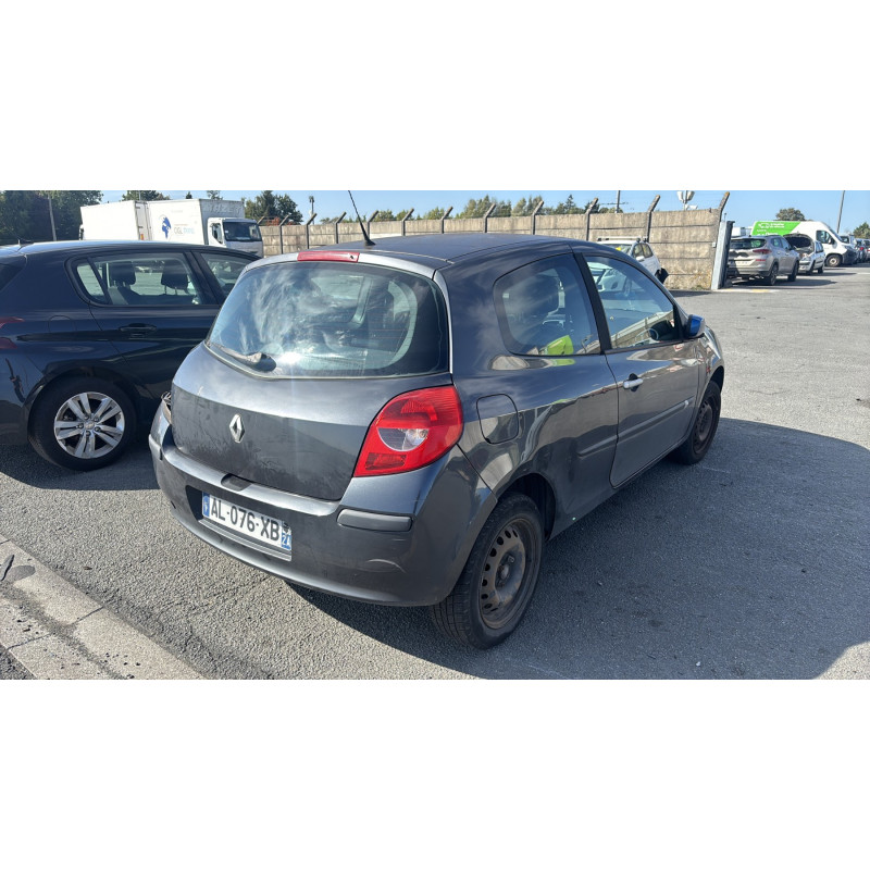 Aile avant gauche RENAULT CLIO 3 Photo n°7