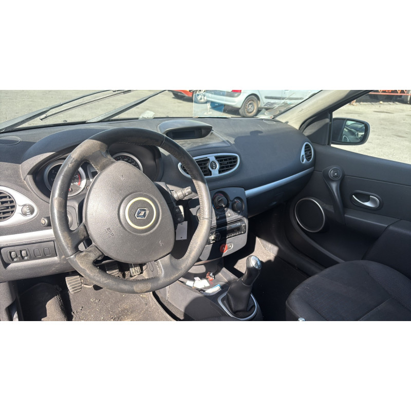 Aile avant gauche RENAULT CLIO 3 Photo n°17