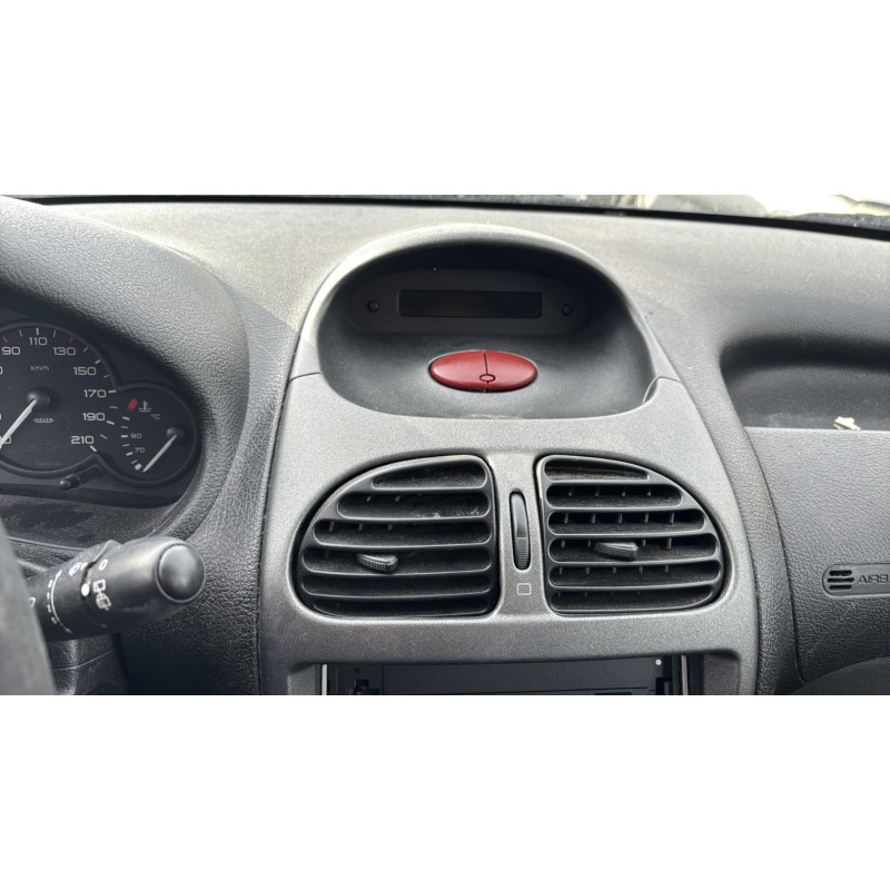 Attache ceinture arriere gauche PEUGEOT 206 Photo n°6