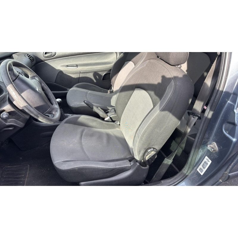 Attache ceinture arriere gauche PEUGEOT 206 Photo n°16