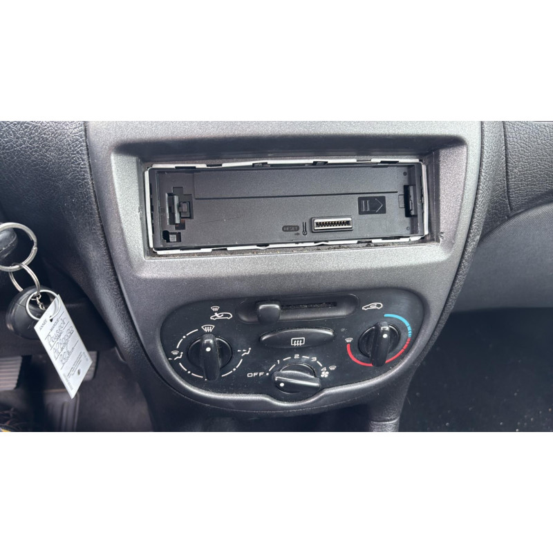 Attache ceinture arriere gauche PEUGEOT 206 Photo n°19