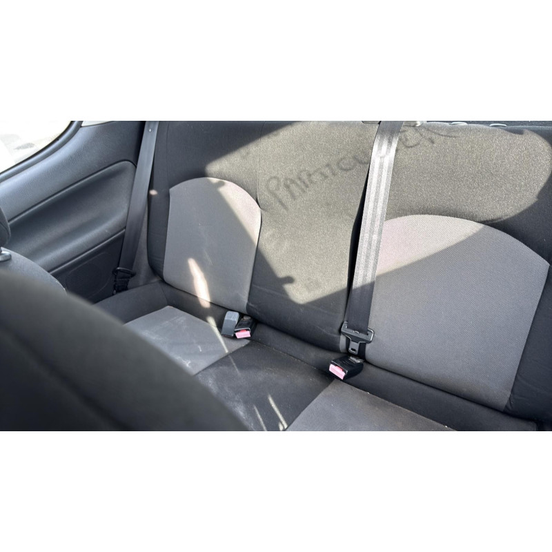 Attache ceinture arriere gauche PEUGEOT 206 Photo n°20