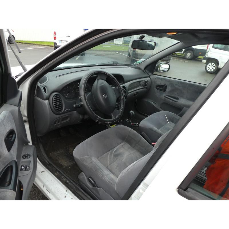 Porte avant droit RENAULT MEGANE 1 Photo n°5