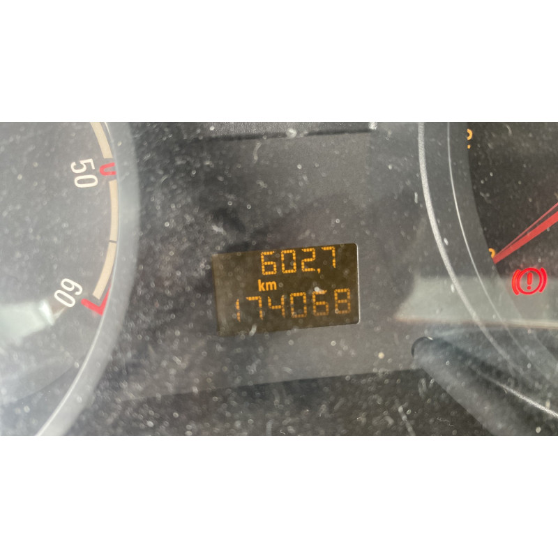 Moteur OPEL CORSA D Photo n°8