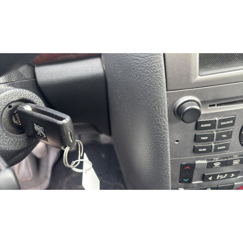 Bouton de coffre PEUGEOT 407 Photo n°20