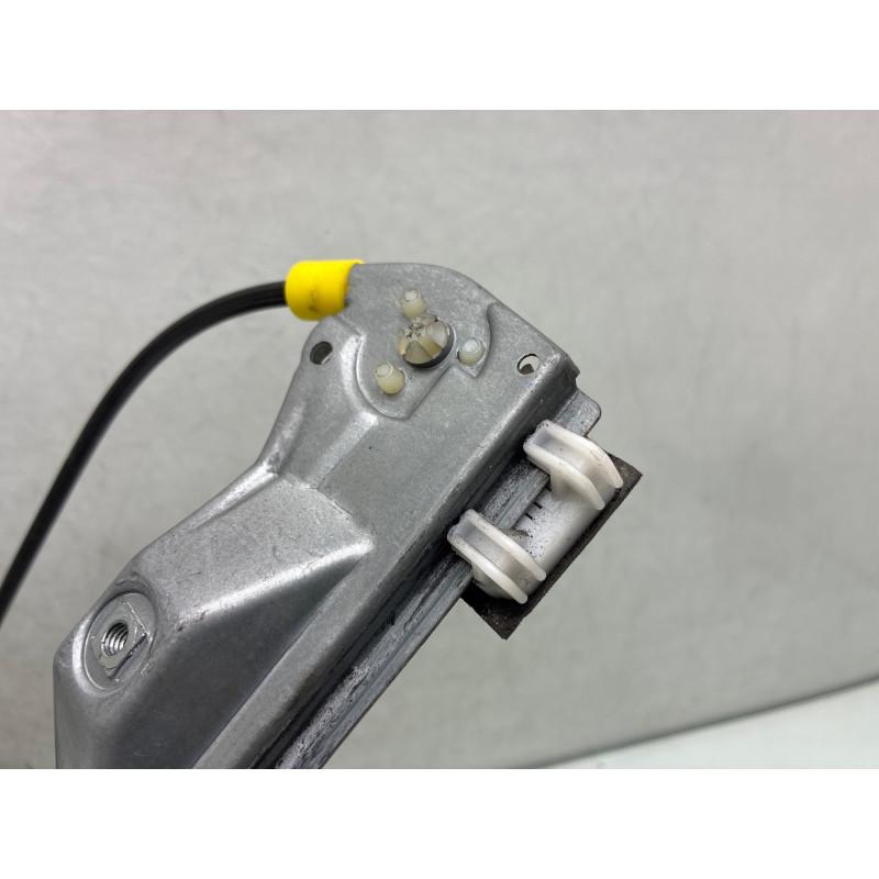 Leve vitre electrique avant droit RENAULT CLIO 2 Photo n°1