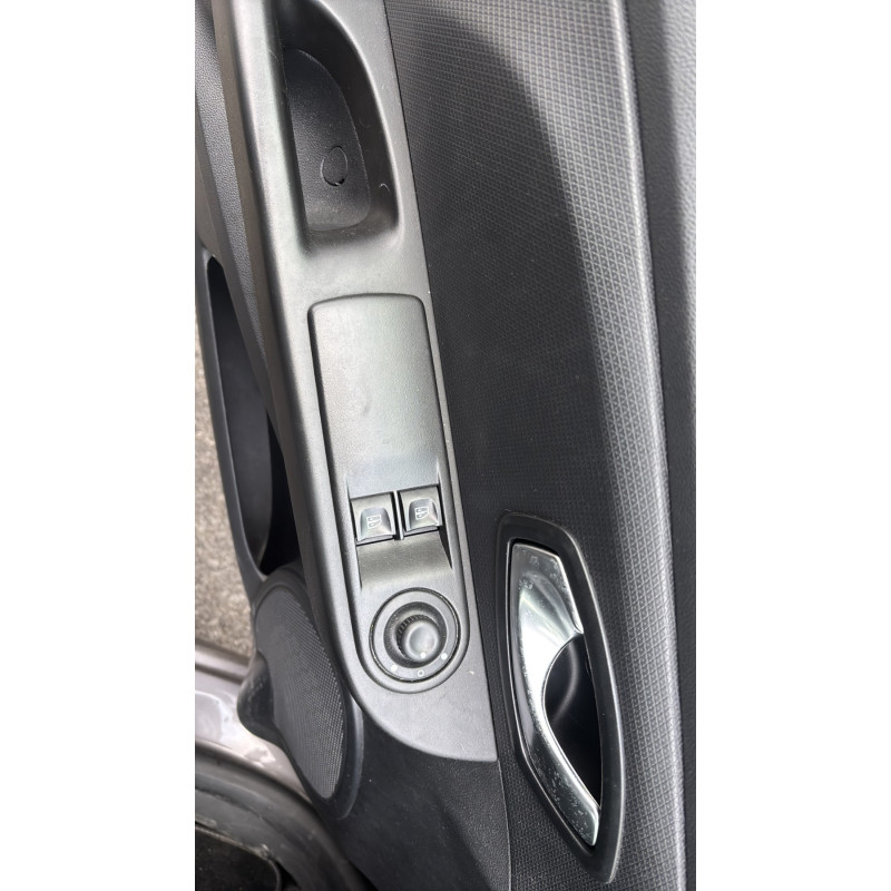 Vitre arriere droit RENAULT CLIO 4 Photo n°10