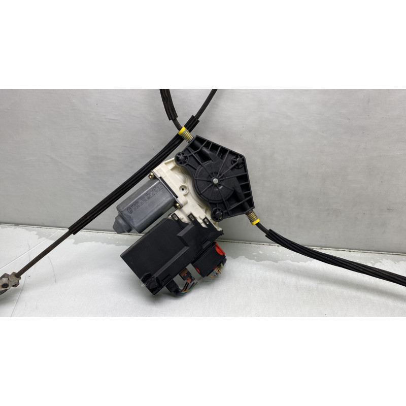 Leve vitre electrique avant droit CITROEN C8 Photo n°4