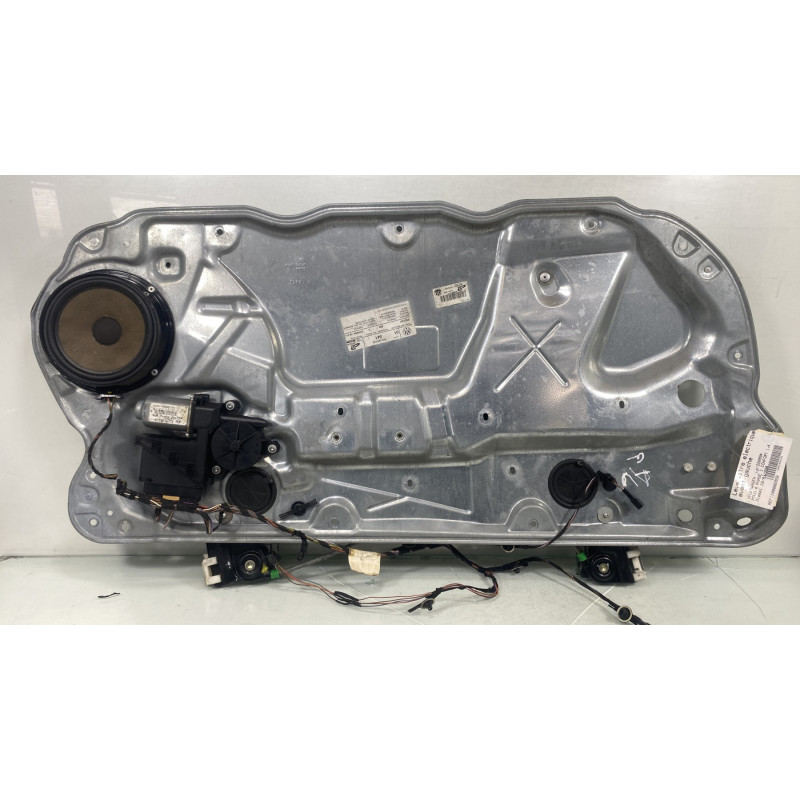 Leve vitre electrique avant gauche VOLKSWAGEN POLO 4 Photo n°1
