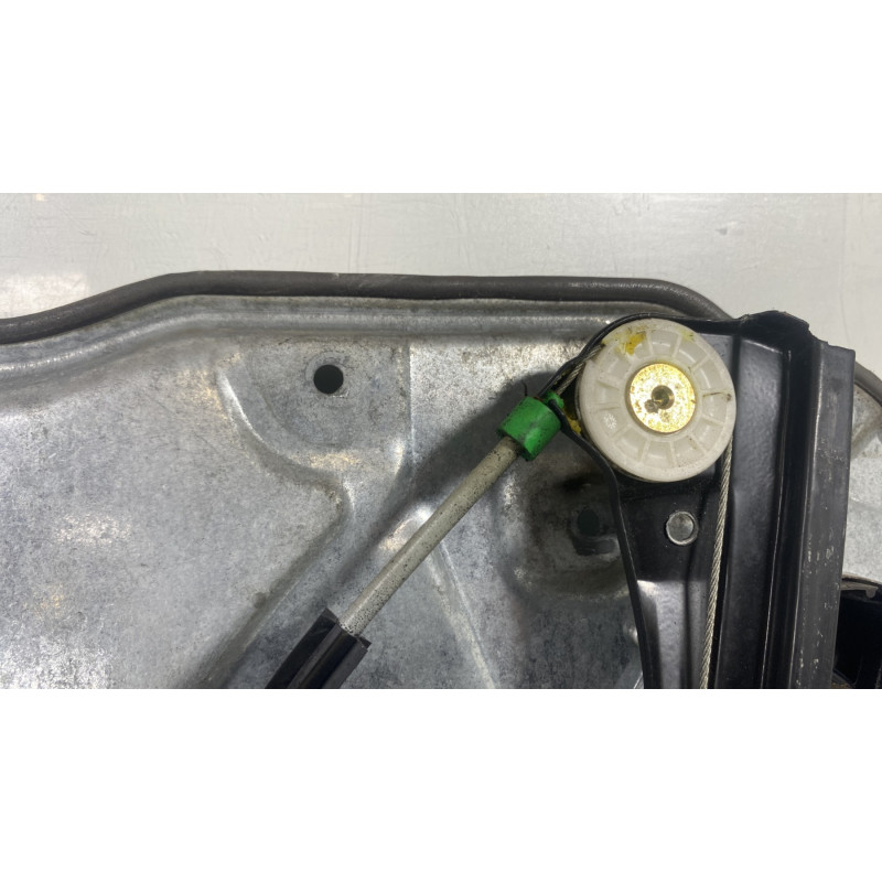 Leve vitre electrique avant gauche VOLKSWAGEN POLO 4 Photo n°9