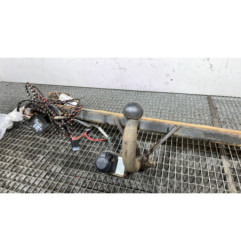 Attelage (boule de remorquage) PEUGEOT 208 1