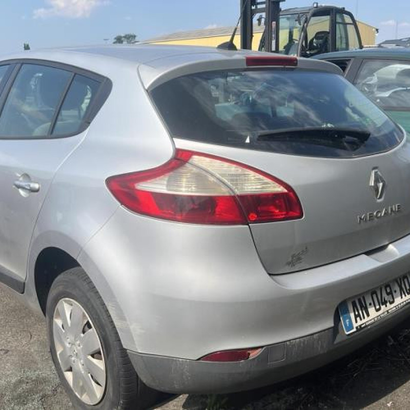 Pretensionneur de ceinture avant droit RENAULT MEGANE 3 Photo n°10
