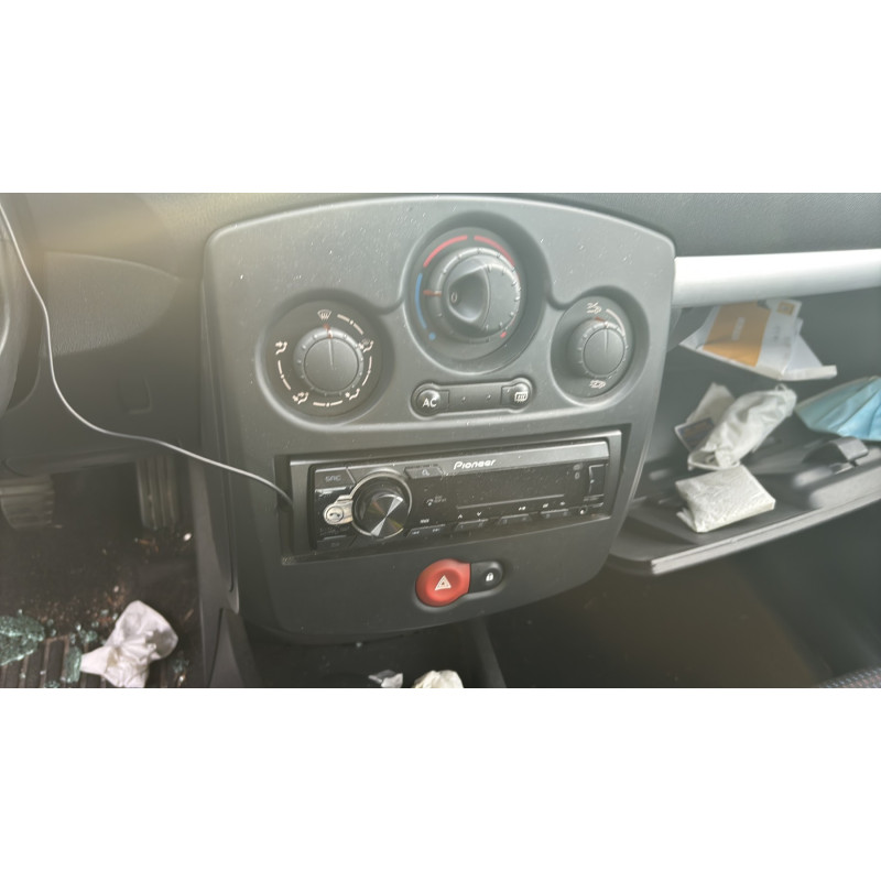 Feu arriere principal gauche (feux) RENAULT CLIO 3 Photo n°17