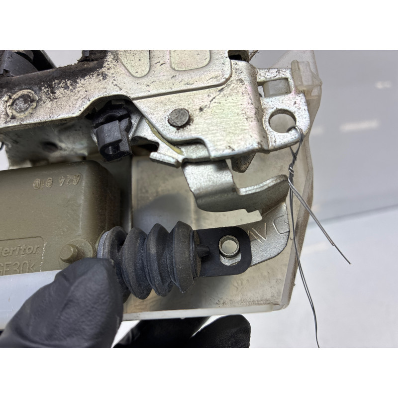 Serrure arriere gauche RENAULT CLIO 2 CAMPUS Photo n°4